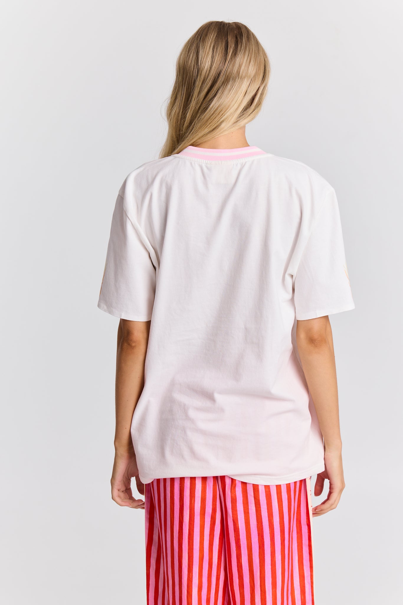 FLAMIN GALAH V-NECK TEE