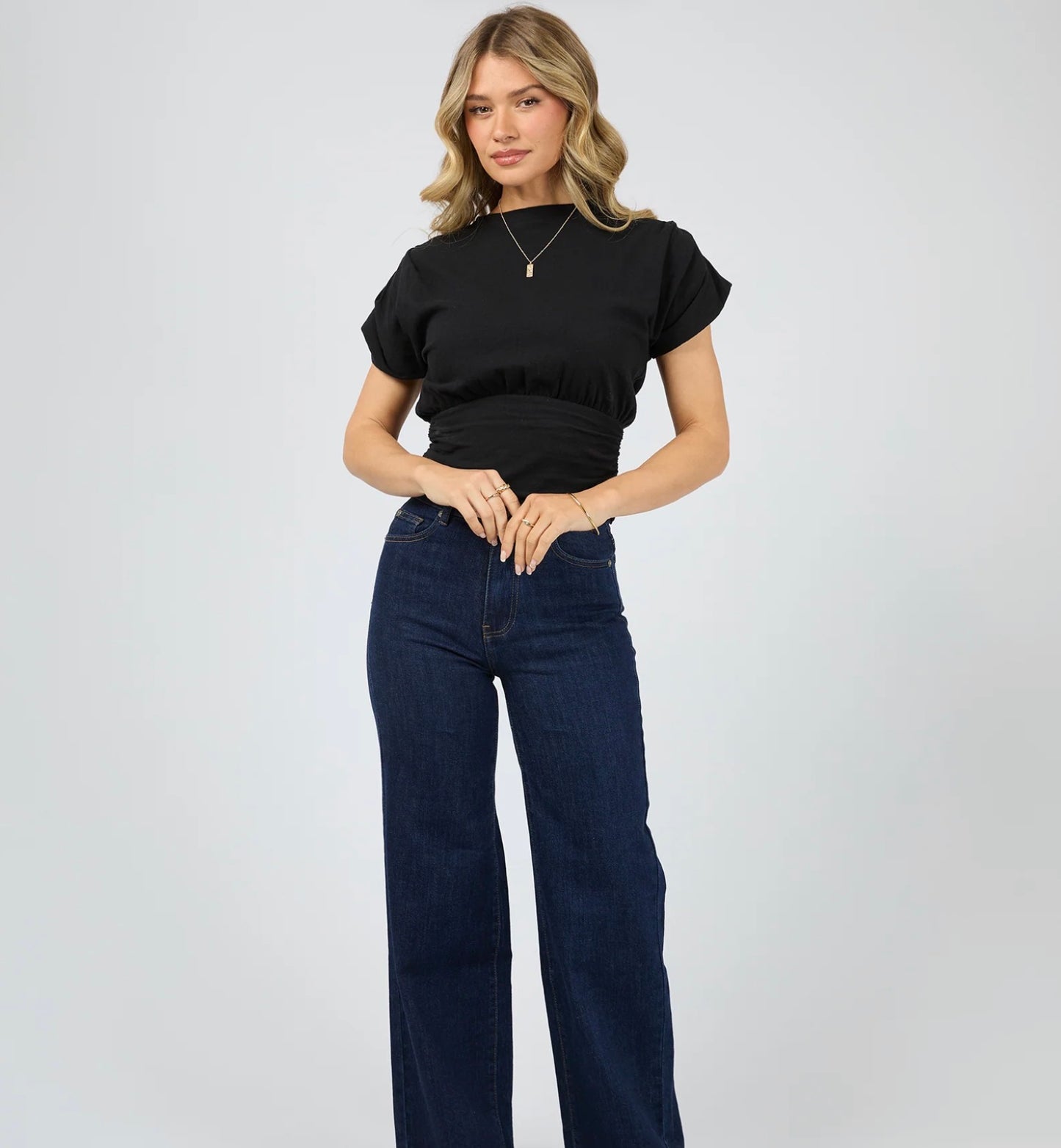 AAE HALLE TEE BLACK.