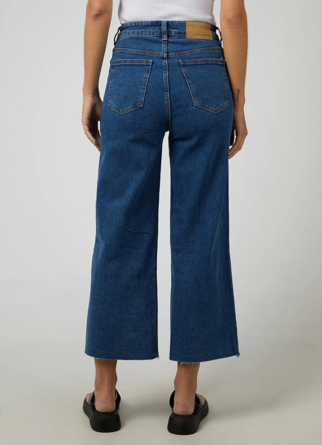 CHARLIE HIGH RISE WIDE LEG JEAN MID BLUE