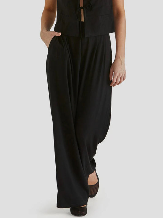 Natalia Pant - Black