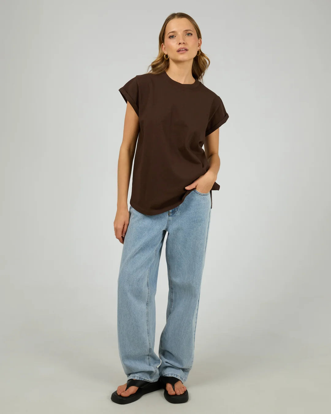 ESSENTIAL TEE - CHOCOLATE