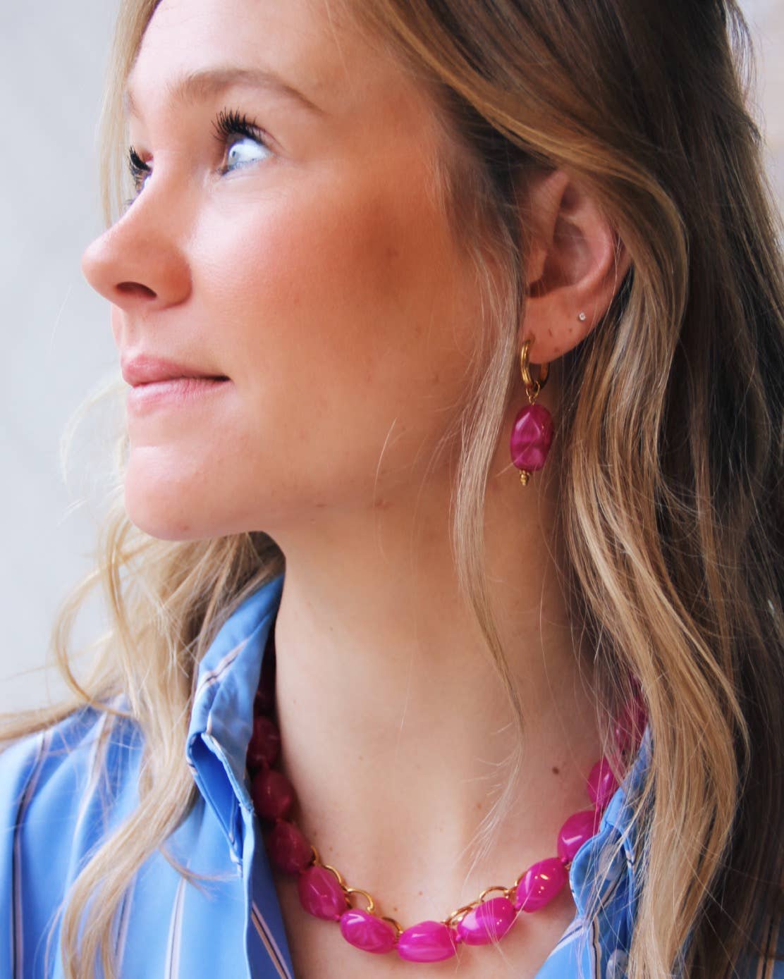 Wide hoop with nugget charm - fuchsia