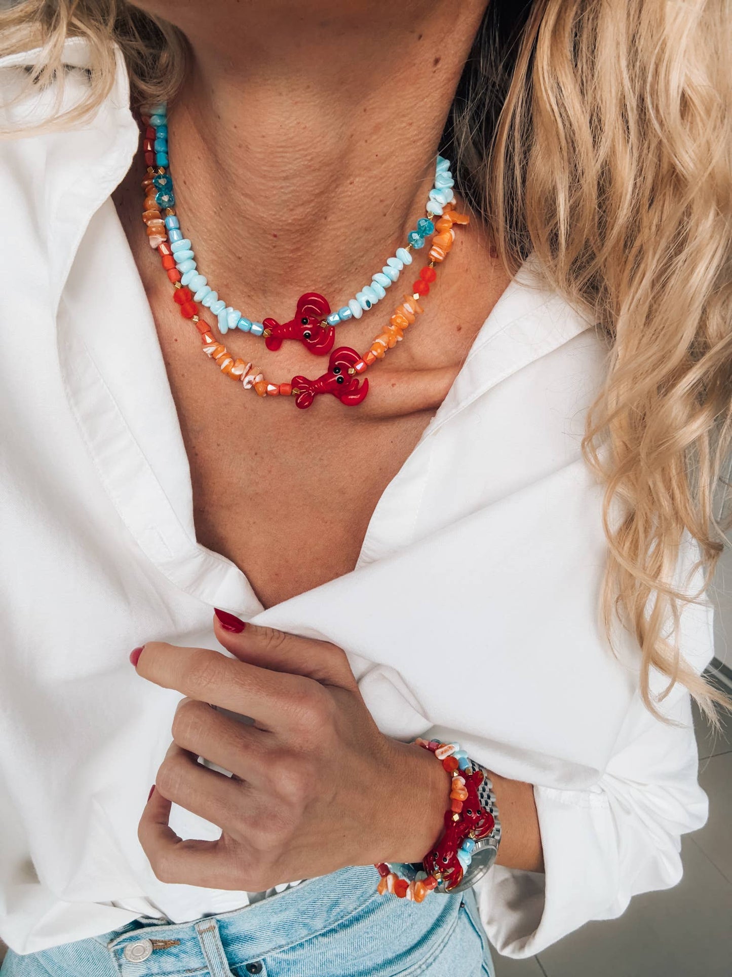 Semiprecious filntisi chips in turquoise with glass lobster: Turquoise