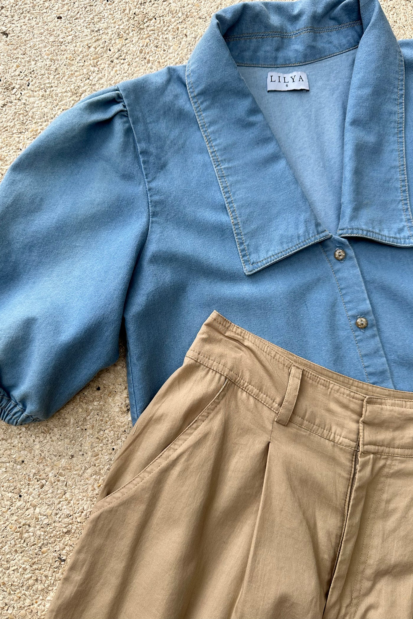 ANNYCK CHAMBRAY TOP - LIGHT BLUE
