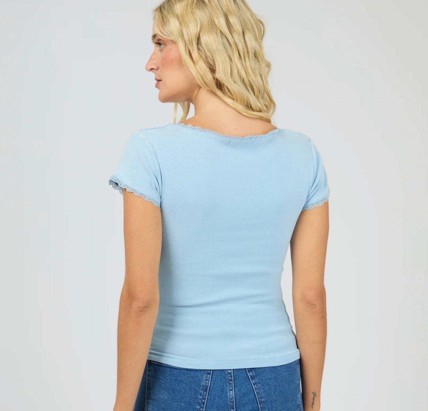 WASHED RIB LACE SCOOP NECK TEE BLUE