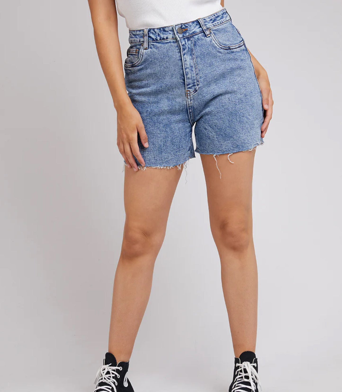 BOBBY CUT OFF DENIM SHORT - LIGHT BLUE