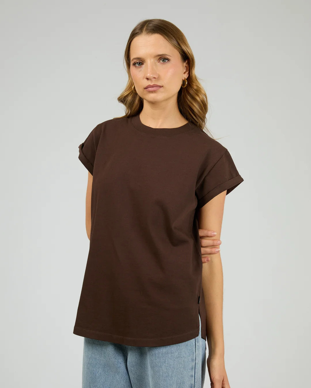 ESSENTIAL TEE - CHOCOLATE