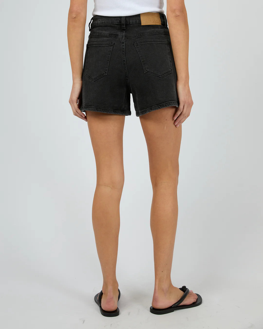 KYIA SHORT COMFORT WASHED BLACK